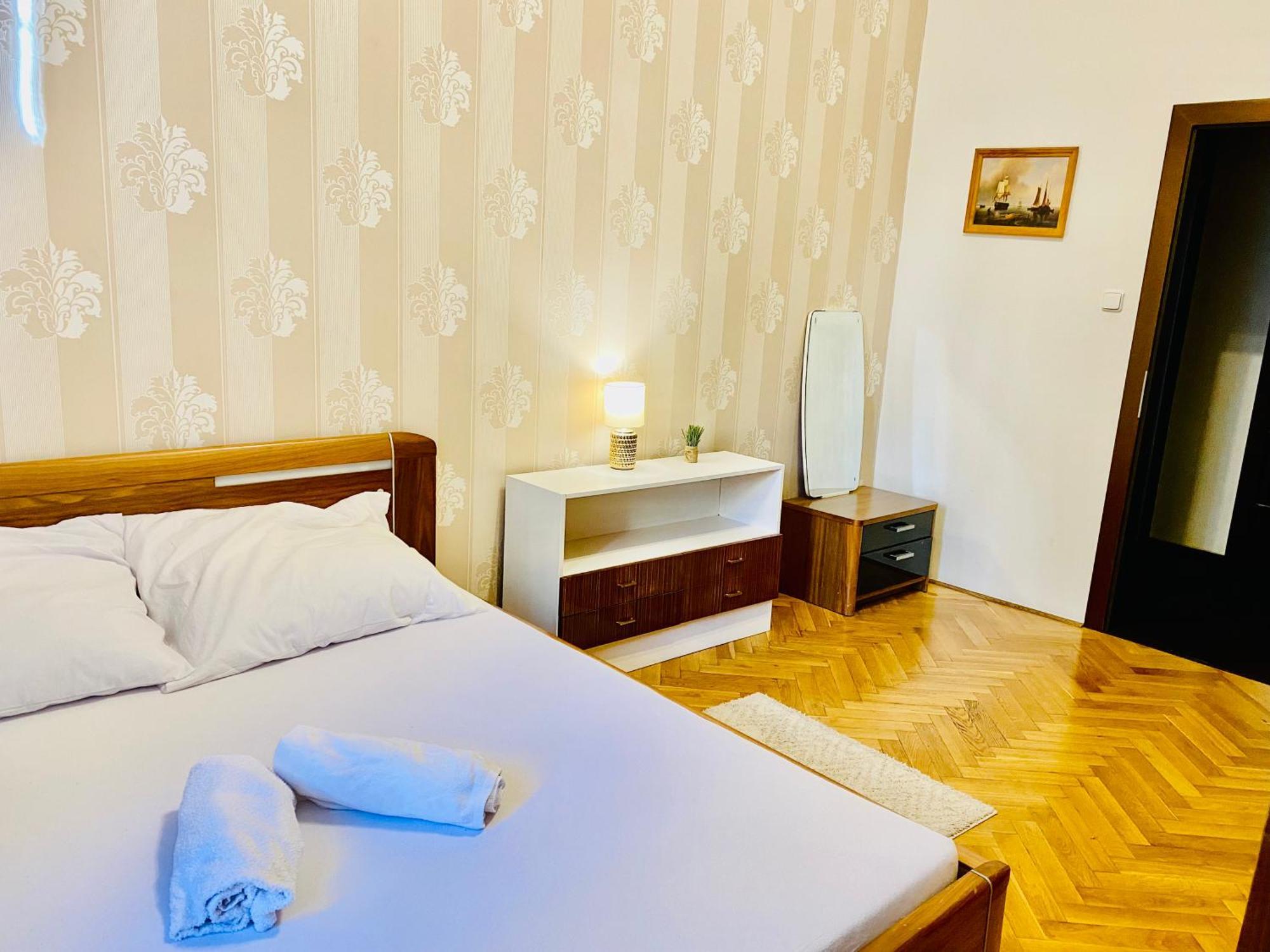 In Square 2 Apartment