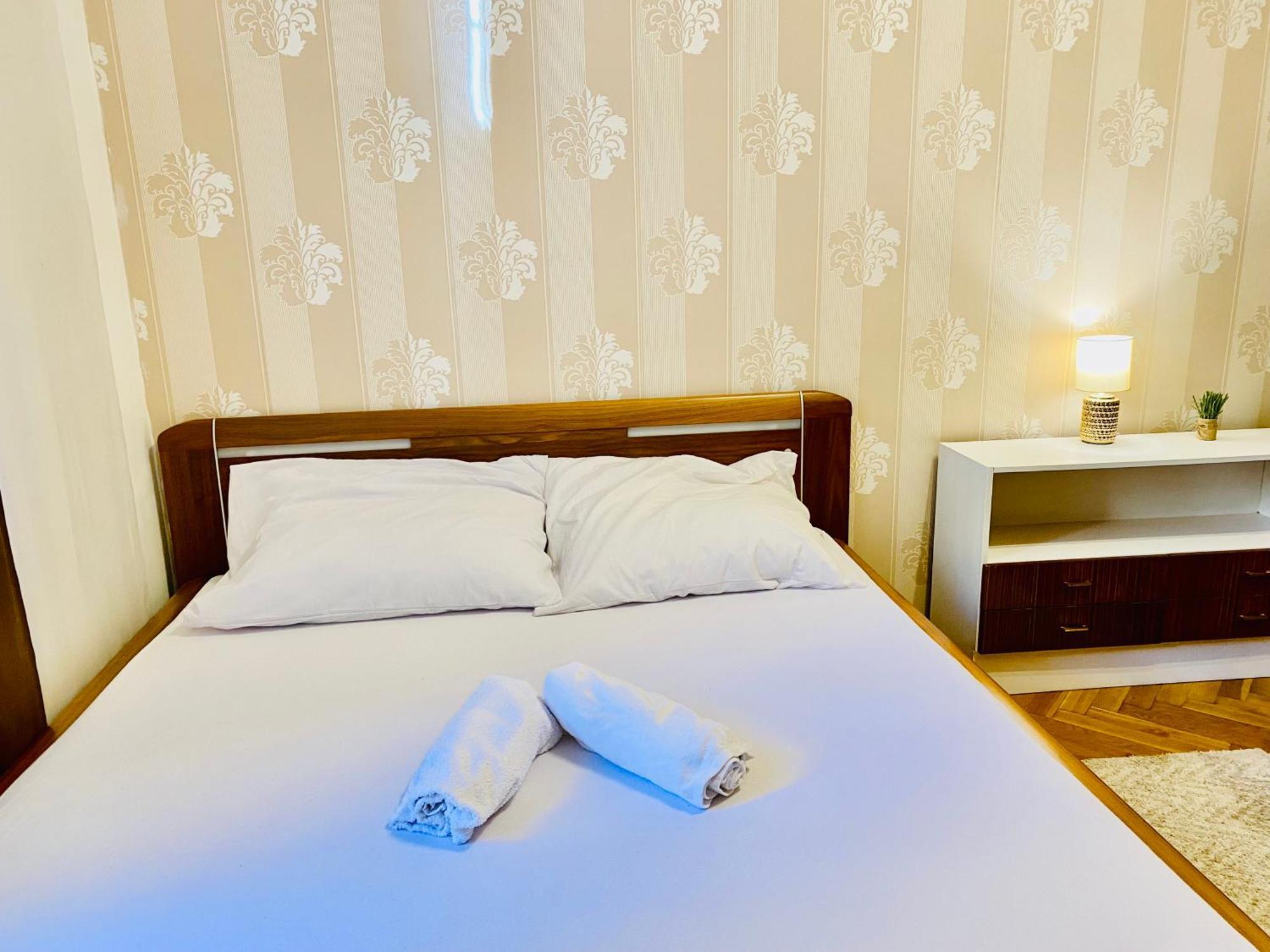 In Square 2 Apartment *